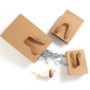 Wholesale Custom Printed Logo Packaging bags Gift Craft Shopping Paper Bag na may Ribbon Handle