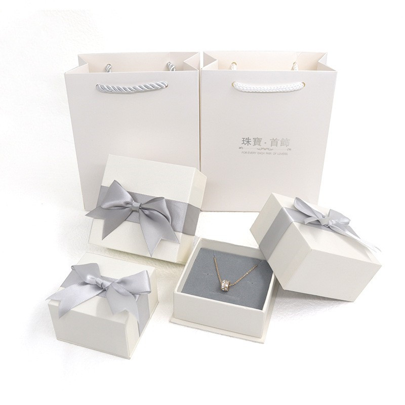 Manufacturer Style Tsotra Logo Customized Paperboard Bow Tie Jewelry Packaging Box Fanomezana miaraka amin'ny kitapo (1)