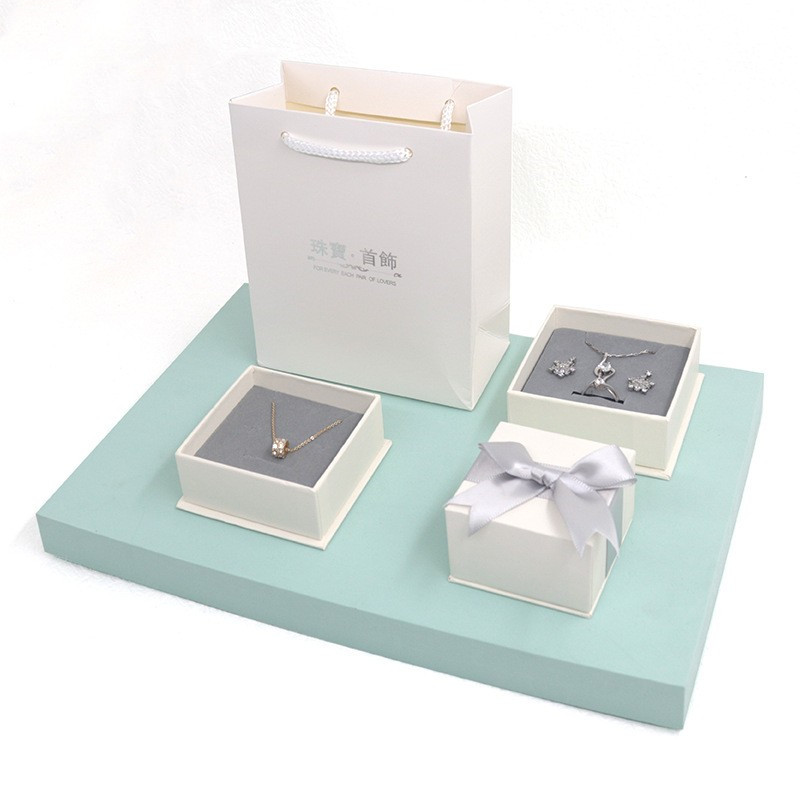 Tagagawa Simple Style Customized Logo Paperboard Bow Tie Alahas Packaging Gift Box na May Handle Bag (3)