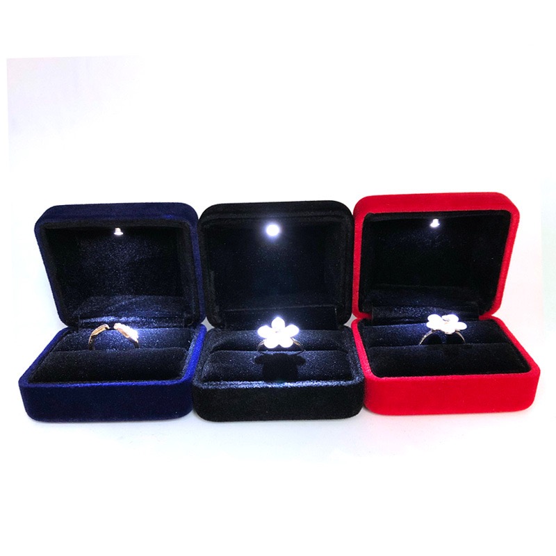 HSLFUAI Sieradendoos met LED-licht voor halskettingen - Luxe geschenkdoos met zwart fluwelen interieur - Ideaal voor bruiloft, verjaardag, Valentijnsdag, Moederdag, Kerstmis