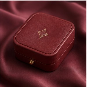 06-logo-leatherette-boxes