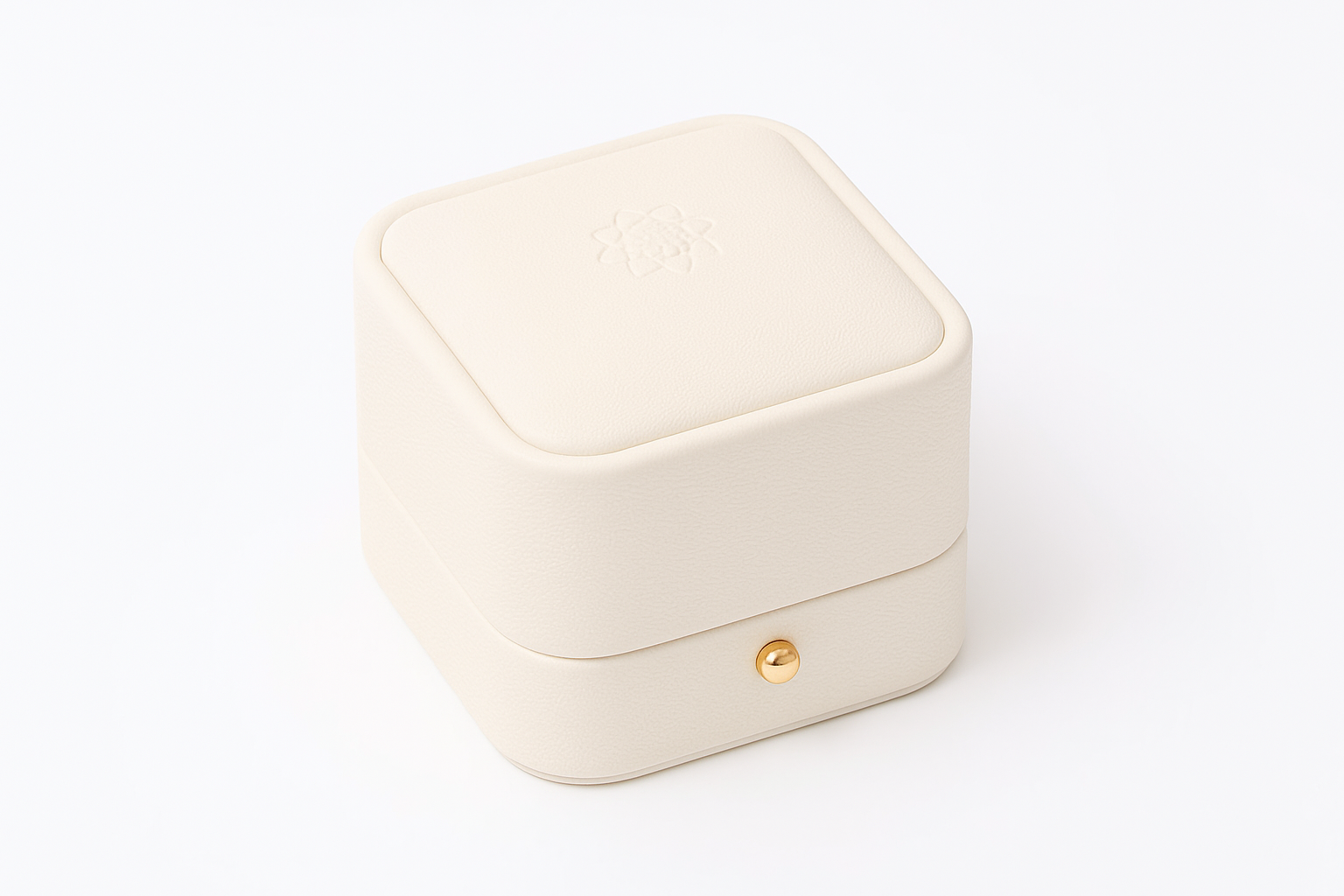 This jewelry box boasts a minimalist design from an individual designer brand.