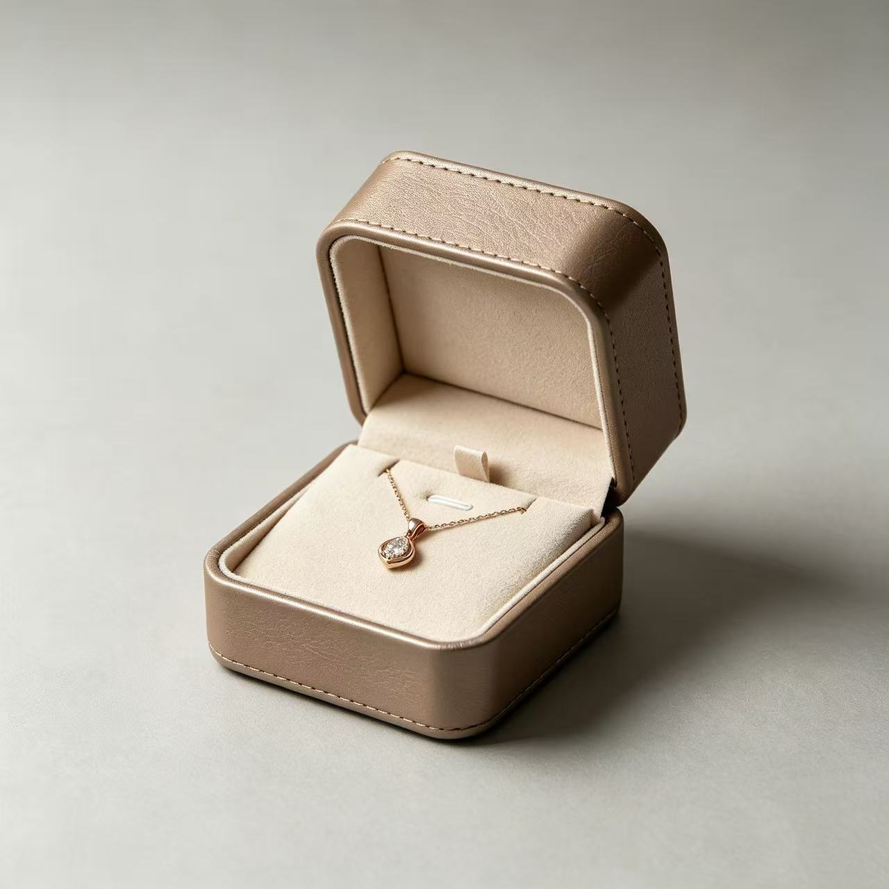 Leatherette Necklace & Pendant Jewelry Boxes