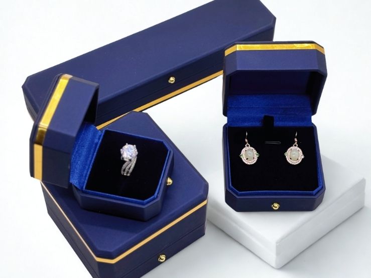 LEATHER JEWELRY BOXES THAT SUPPORT YOUR BRAND’S PRESENTATION