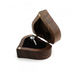 Drvena kutija u obliku srca