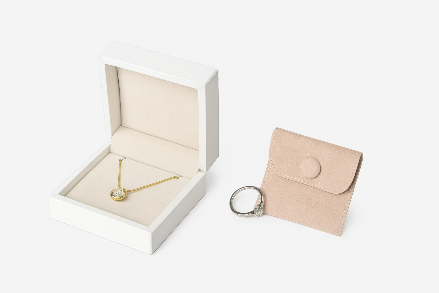 Suitable Jewelry Types: Platform-style stud earrings, hundred-dollar bracelets, everyday plain gold small accessories.