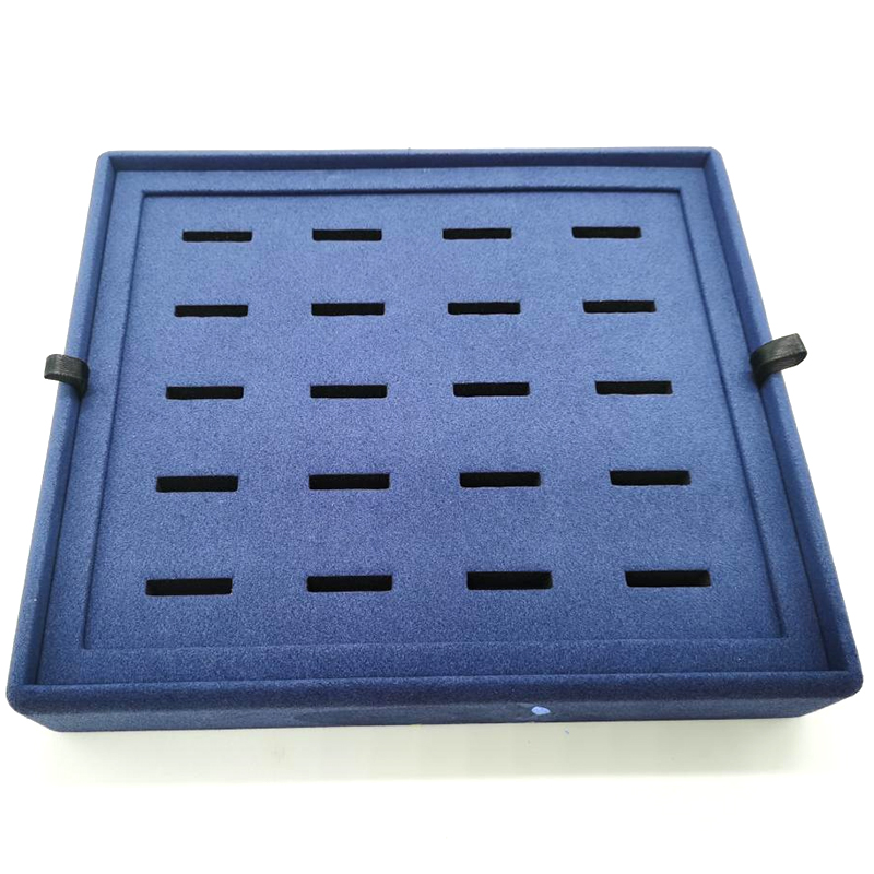 Multi-hole/grid or card-type earring trays are convenient for sorting large quantities of earrings/studs and displaying pairs of earrings at the same time.