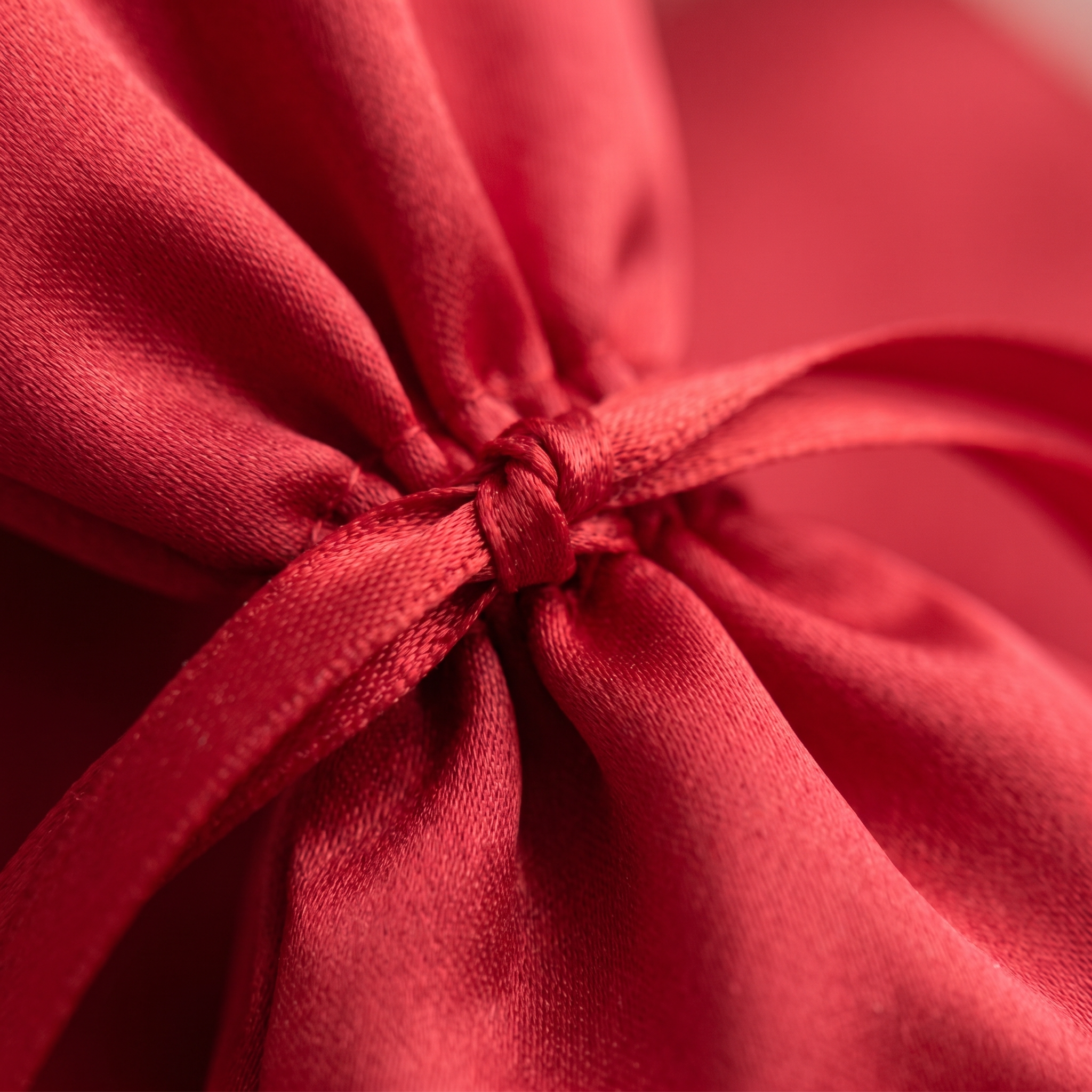 Extreme_close-up_detail_shot_of_luxurious_red_sati-1781772517990