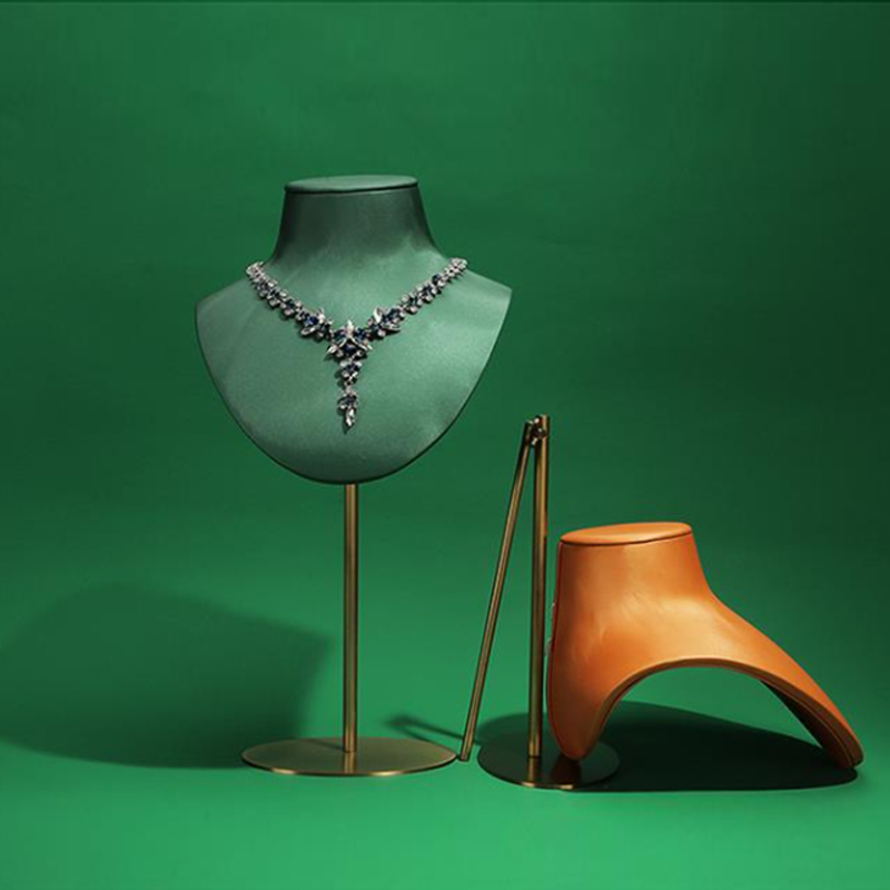 Jewelry Necklace Leather Display Factories Handcrafted Elegance  Custom Leather Showcases Direct from Manufacturer (1)