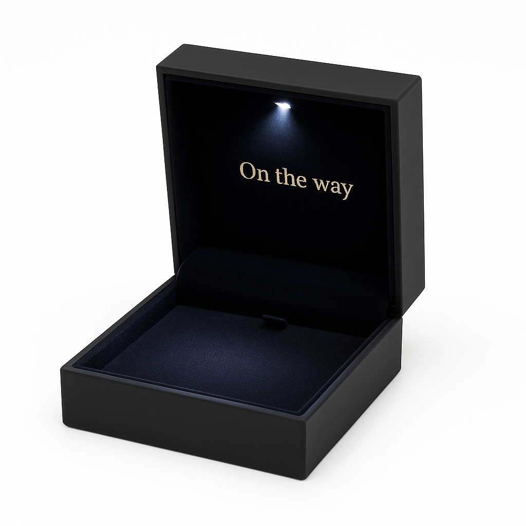 In the global market, China LED light jewelry boxes are gaining popularity among retailers and wholesalers for their high cost-effectiveness and flexible customization capabilities.