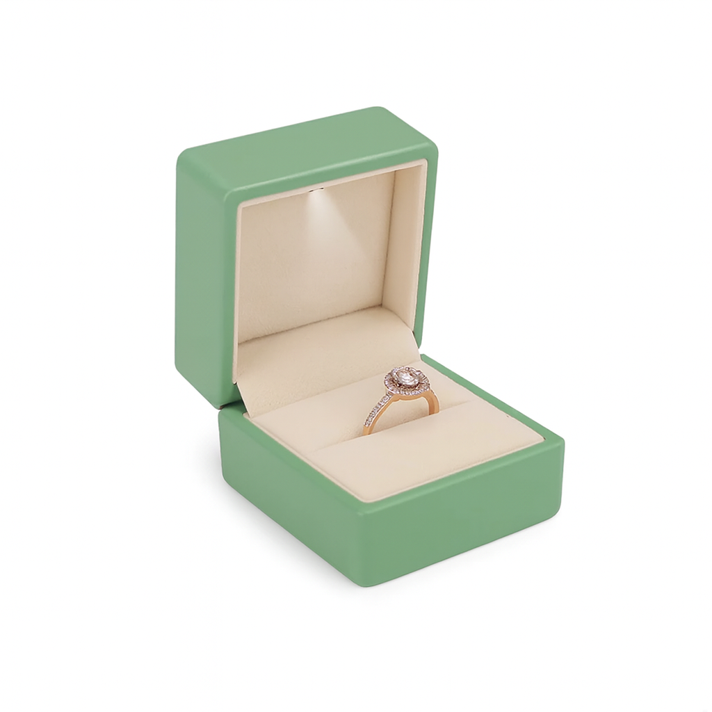 In the wholesale market, wholesale LED light jewelry boxes are not just about price competition; more importantly, they rely on consistent quality.