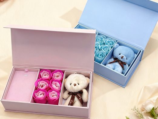 Наші скриньки для квіткових прикрас розроблені для брендів та роздрібних торговців, які хочуть, щоб їхня упаковка несла більше емоційної цінності.