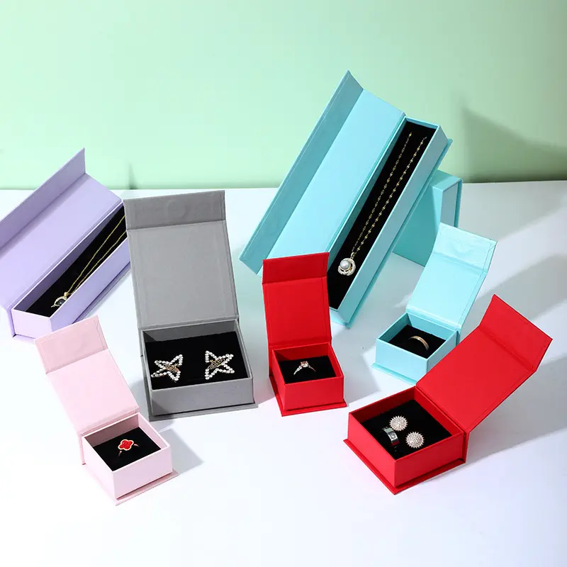 Paper jewelry boxes