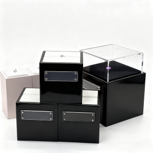 Square transparent acrylic display boxes offer 360° all-around visibility.