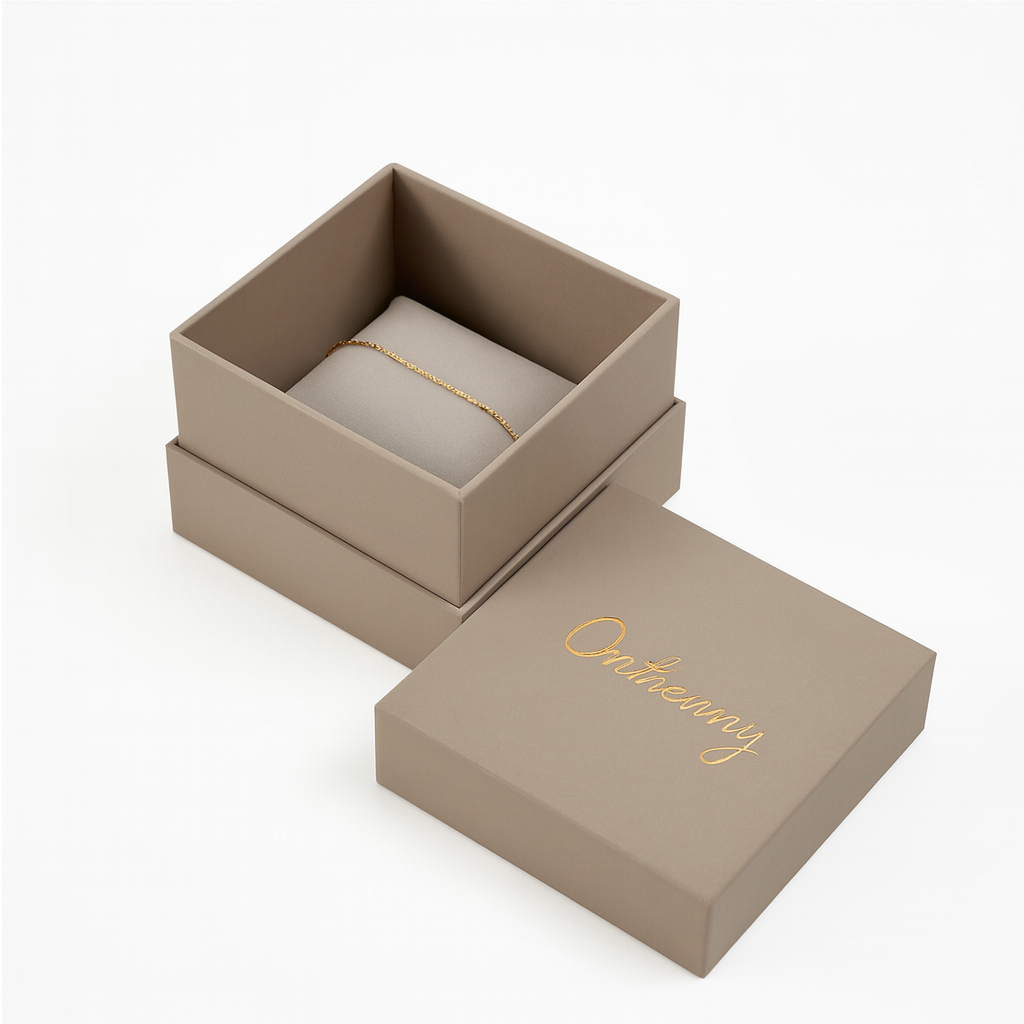 Use customized jewelry boxes or bags to ensure the safety of jewelry during transportation and storage.