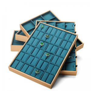 Wooden trays (often lined with linen or suede) provide a natural, high-end display, suitable for high-end jewelry brands.
