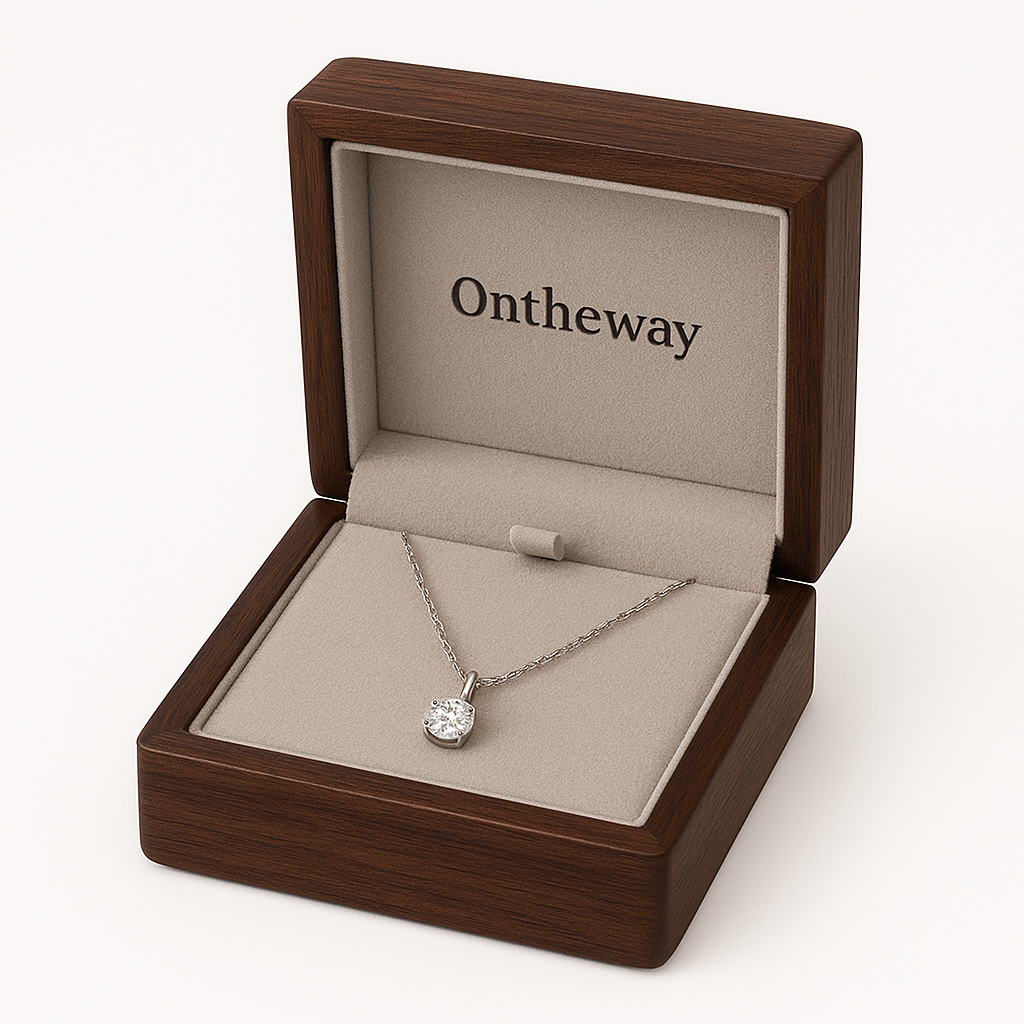 This wooden necklace box, available in an extended design, perfectly and flatly displays your necklace, preventing tangles and damage.